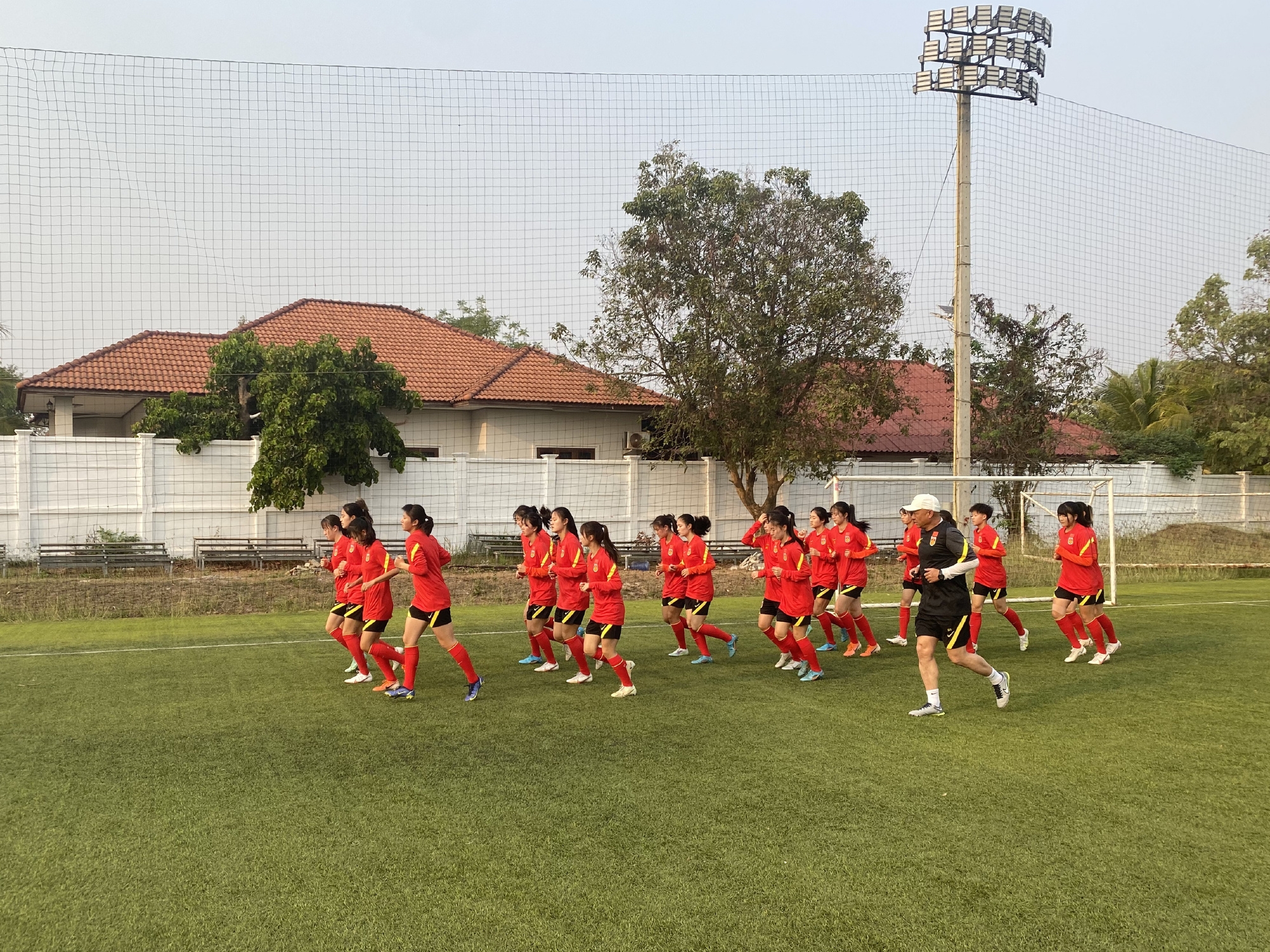 中国U20女足抵达老挝万象，3月8日16:00迎战预选赛首个对手菲律宾